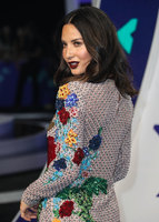 Olivia Munn Sweatshirt #2962244