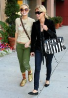Paris and Nicky Hilton t-shirt #1449779