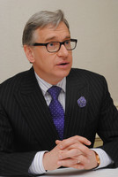 Paul Feig Longsleeve T-shirt #2467928