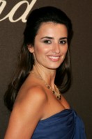 Penelope Cruz Longsleeve T-shirt #1418075