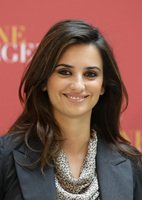 Penelope Cruz Longsleeve T-shirt #1975451