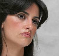 Penelope Cruz Sweatshirt #2239049