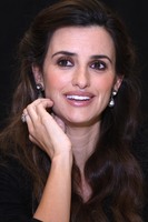 Penelope Cruz Longsleeve T-shirt #2248867