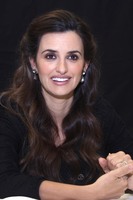 Penelope Cruz Longsleeve T-shirt #2248870