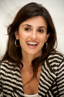 Penelope Cruz Longsleeve T-shirt #2270737