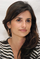 Penelope Cruz Longsleeve T-shirt #2270785