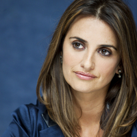 Penelope Cruz Sweatshirt #2310605