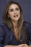 Penelope Cruz Sweatshirt #2343226