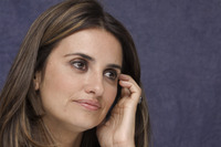 Penelope Cruz Longsleeve T-shirt #2343230
