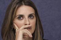 Penelope Cruz Longsleeve T-shirt #2343248