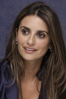 Penelope Cruz Longsleeve T-shirt #2343258