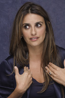 Penelope Cruz Sweatshirt #2343265