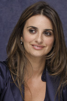Penelope Cruz Sweatshirt #2343271