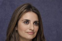 Penelope Cruz Longsleeve T-shirt #2343303