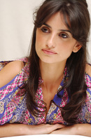 Penelope Cruz Longsleeve T-shirt #2343311