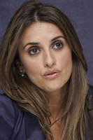 Penelope Cruz Longsleeve T-shirt #2343325