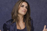 Penelope Cruz Sweatshirt #2343326