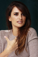 Penelope Cruz Longsleeve T-shirt #2376870