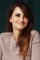 Penelope Cruz Longsleeve T-shirt #2376874