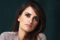 Penelope Cruz Sweatshirt #2376883