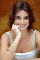 Penelope Cruz Sweatshirt #2403687