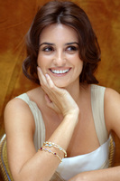 Penelope Cruz Longsleeve T-shirt #2403689