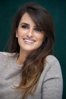 Penelope Cruz Longsleeve T-shirt #2432741