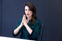 Penelope Cruz Sweatshirt #2617070