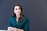 Penelope Cruz Sweatshirt #2617075