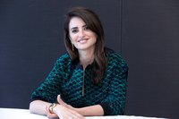 Penelope Cruz Longsleeve T-shirt #2617077