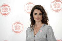 Penelope Cruz Longsleeve T-shirt #3304536