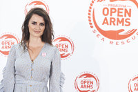 Penelope Cruz Sweatshirt #3304599