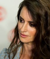 Penelope Cruz Longsleeve T-shirt #3311847