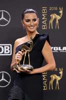 Penelope Cruz Sweatshirt #3749216