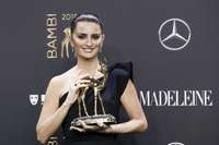Penelope Cruz Sweatshirt #3749259