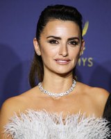 Penelope Cruz Sweatshirt #3749336