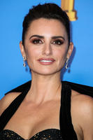 Penelope Cruz Longsleeve T-shirt #3749400