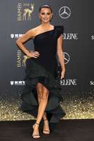 Penelope Cruz Longsleeve T-shirt #3749419