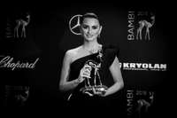 Penelope Cruz Sweatshirt #3772318