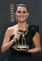 Penelope Cruz Sweatshirt #3772323
