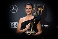 Penelope Cruz Sweatshirt #3772328