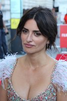 Penelope Cruz Sweatshirt #3899117