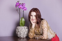 Priscilla Presley Longsleeve T-shirt #2310071