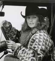 Priscilla Presley Longsleeve T-shirt #2598502