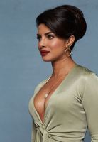 Priyanka Chopra Sweatshirt #2719295