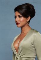 Priyanka Chopra Sweatshirt #2719314