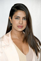 Priyanka Chopra Sweatshirt #2848953
