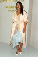 Priyanka Chopra Sweatshirt #2848972