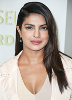Priyanka Chopra Sweatshirt #2848994