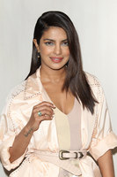 Priyanka Chopra Sweatshirt #2849000